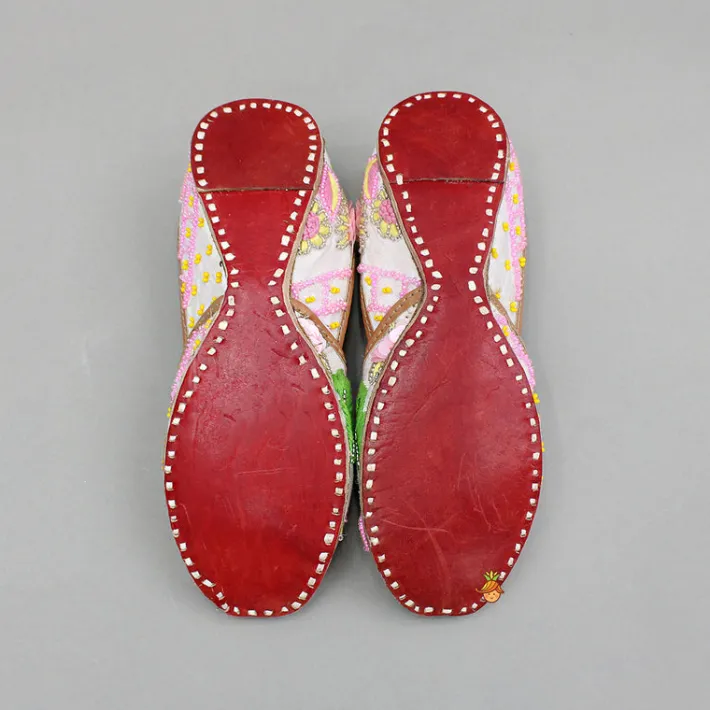 Fashion Bead And Floral Thread-Embroidered Jutti Shoes