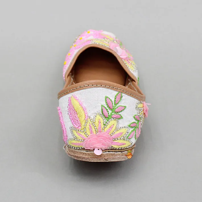 Fashion Bead And Floral Thread-Embroidered Jutti Shoes