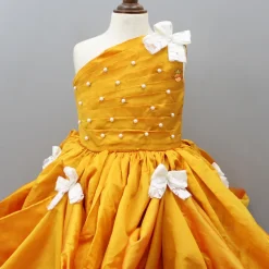 Outlet Elegant Pearls And Pin Tuck Detailed Gown Dresses & Sets | Gowns